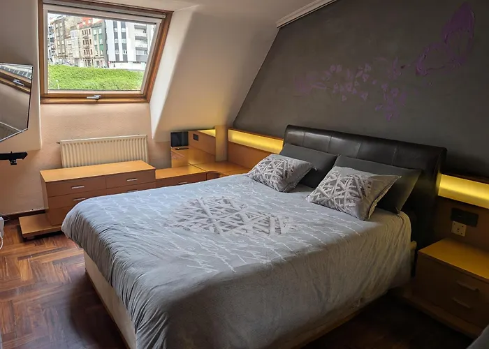 Alojate En Vigo! Piso Acogedor Y Funcional Con Garaje